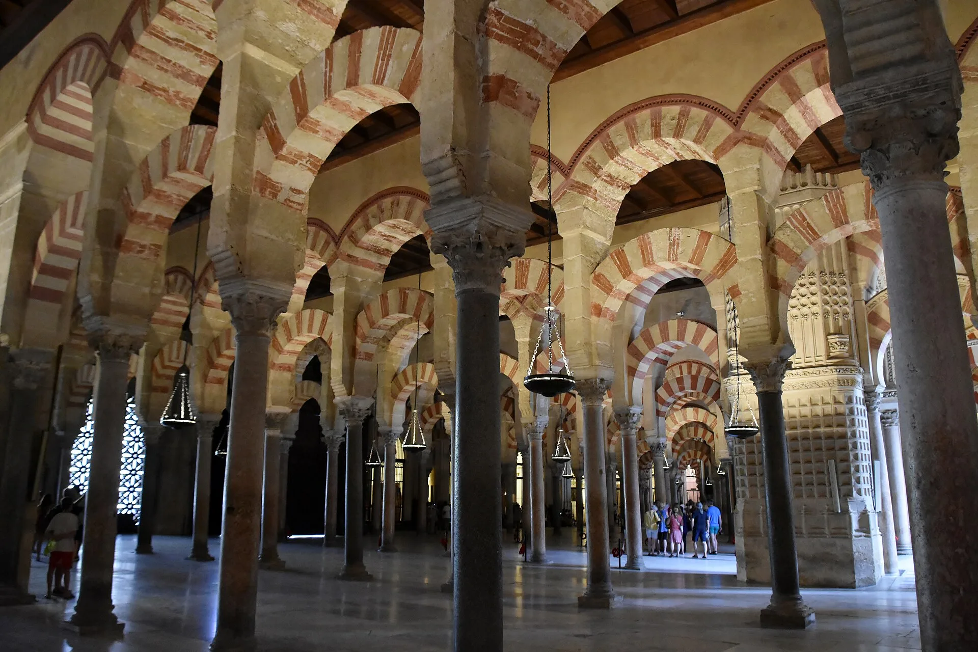 El bosque de columnas de la Mezquita-Catedral de Córdoba, uno de los destinos de nuestras excursiones